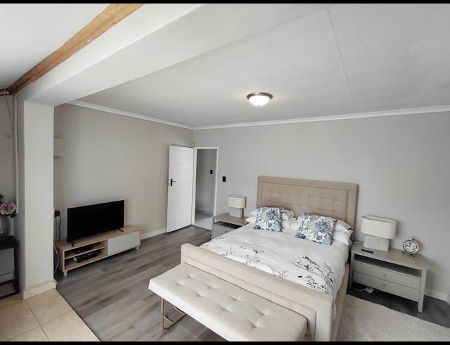 5 BEDROOM FREESTANDING FOR SALE IN FLORA PARK